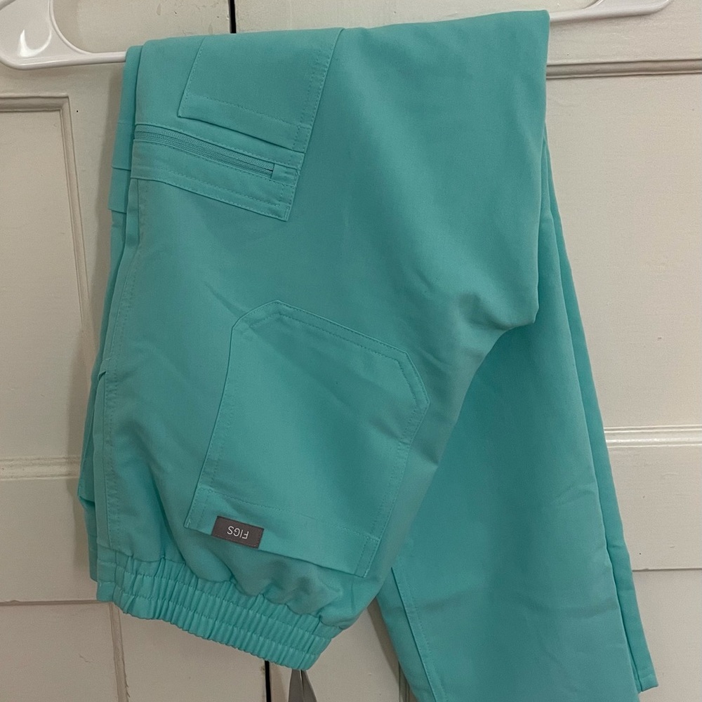 Figs yola skinny leg scrub pants